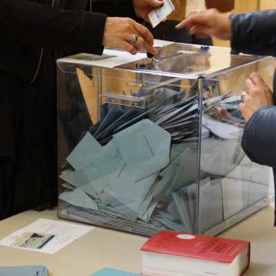 Elections législatives 2022 urnes ©Ludovic Sarrazin AUNISTV