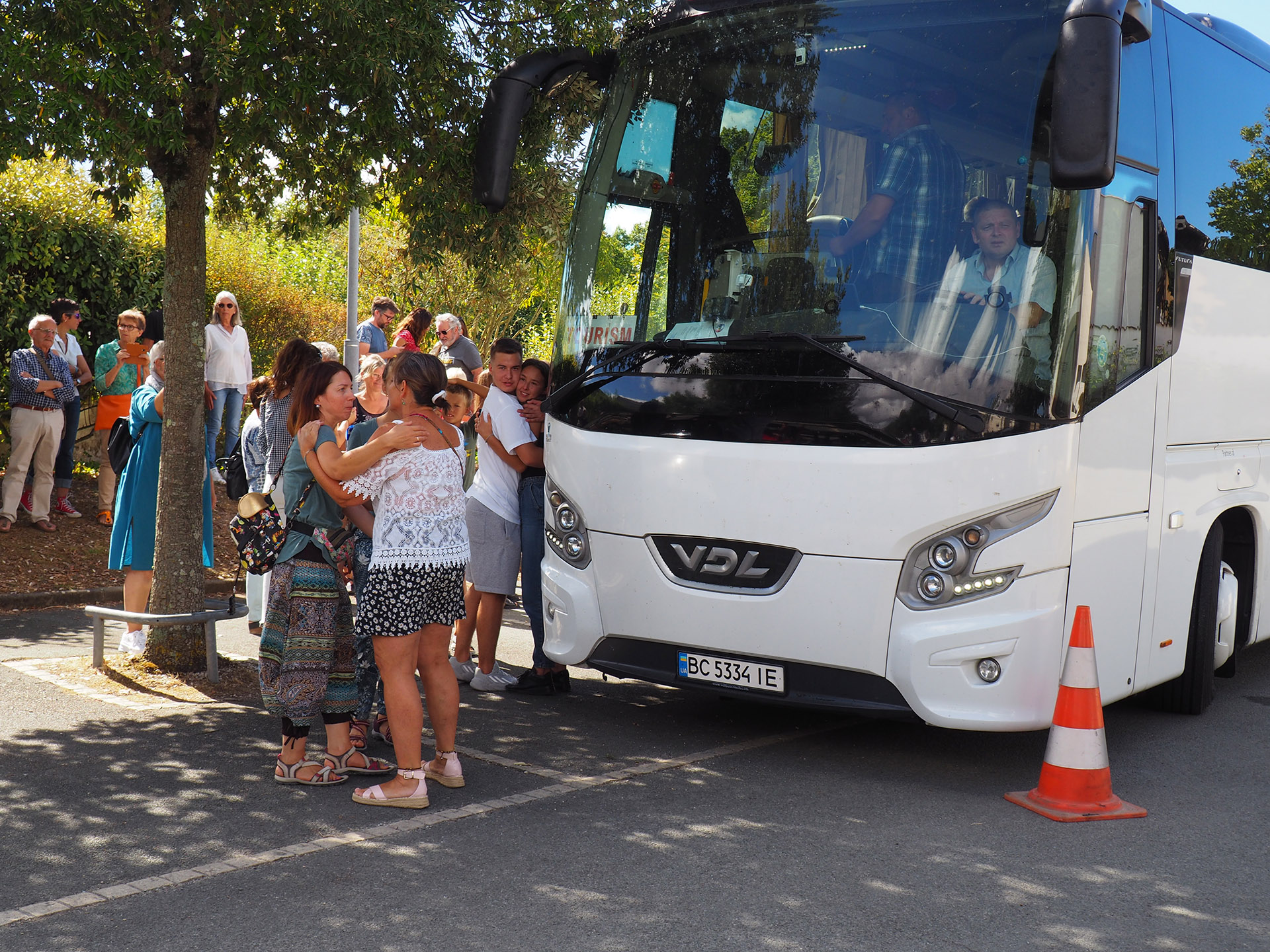 De Sainte Soulle, des familles ukrainiennes rentrent au pays par bus. ©Yannick Picard
