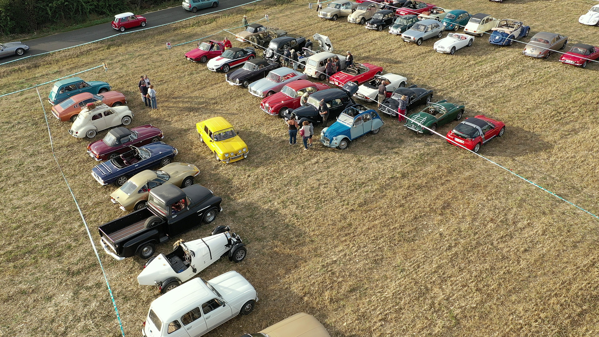 80 voitures anciennes étaient réssemblées au port du Plomb à Nieul sur Mer. ©Ludovic Sarrazin