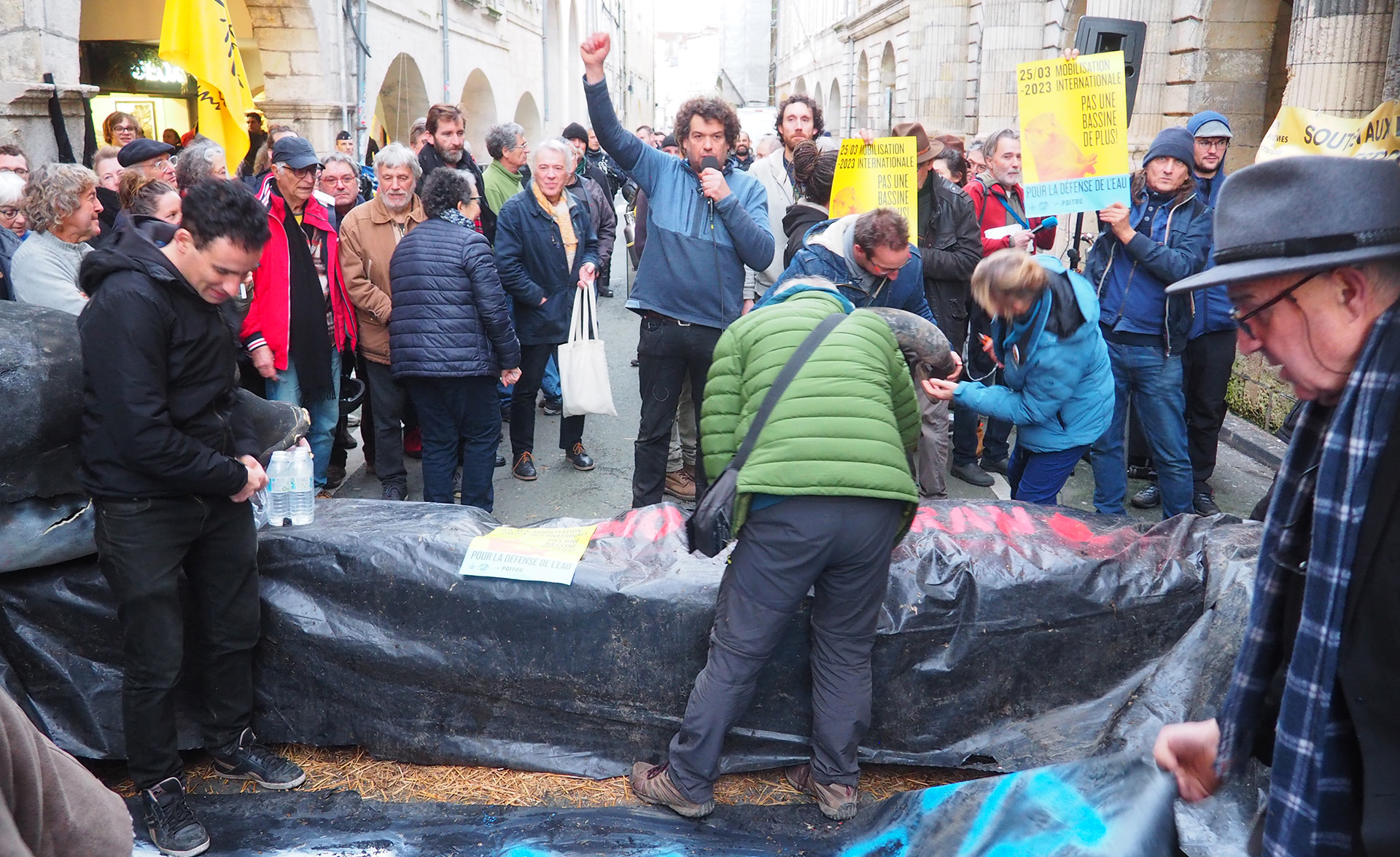 Une manifestation de soutien devant le tribunal de La Rochelle (©Yannick Picard)