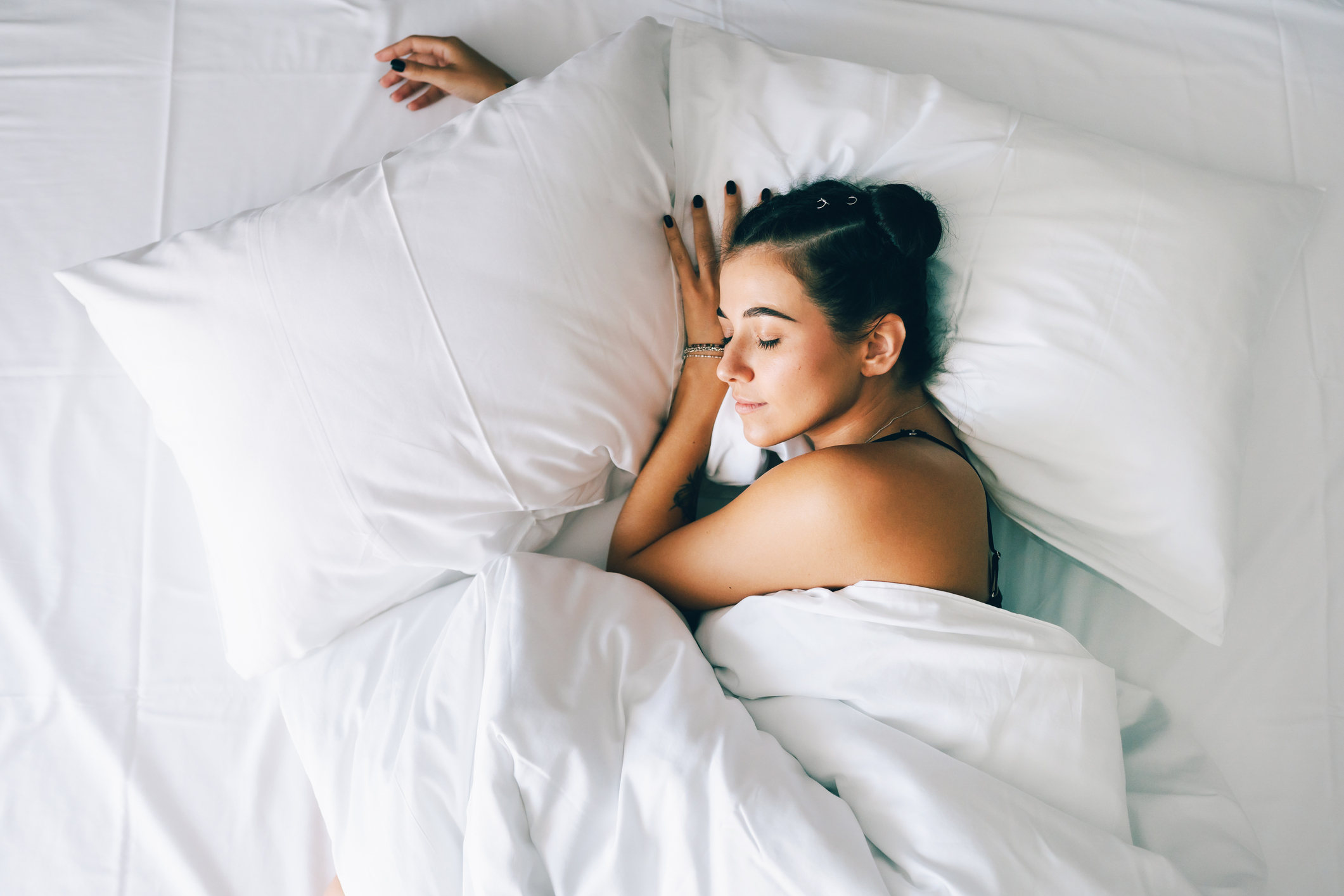 It's best to avoid blue light and certain supplements before sleep (Getty Stock Photo)
